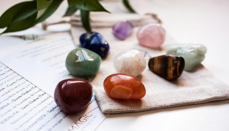    Как делают драгоценные камни? Фото: Esther Verdú on Unsplash