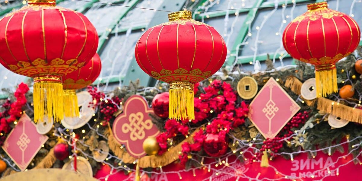 Не все знают, что в Москве можно погрузиться в атмосферу настоящего китайского праздника с танцами дракона и Пекинской оперой. Источник: E. O. / Shutterstock / FOTODOM📷
