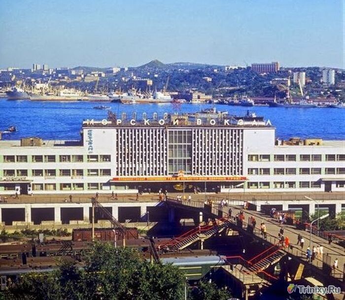 2. Вид на Морской вокзал города Владивосток