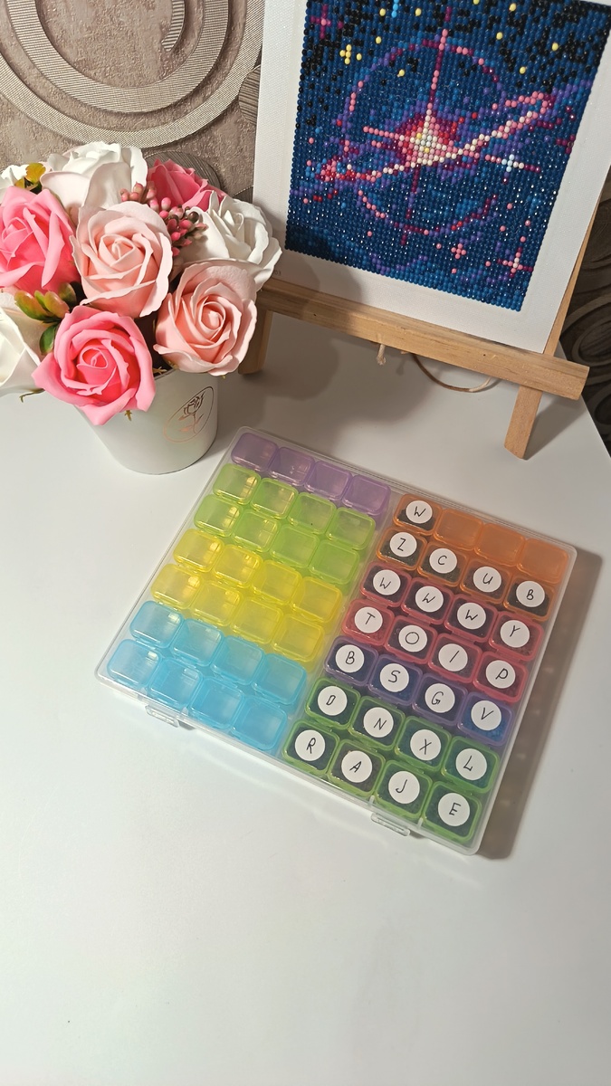 Органайзер для хранения страз. 