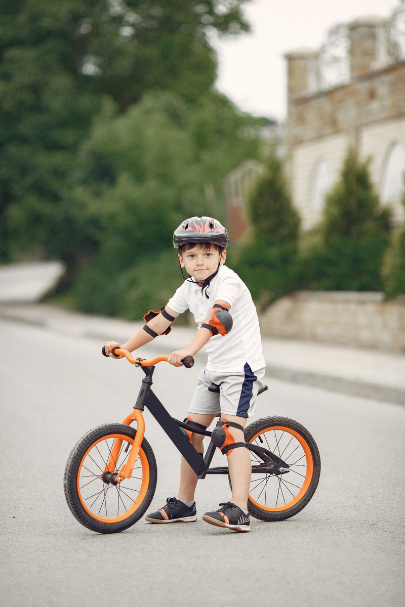 https://ru.freepik.com/free-photo/child-bicycle-asphalt-road-summer-bike-park_10166292.htm#fromView=search&page=1&position=1&uuid=c203aa4c-9791-45d5-aab8-b1cbaf2f2a04&query=%D0%BC%D0%B0%D0%BB%D1%8C%D1%87%D0%B8%D0%BA+%D0%BD%D0%B0+%D0%B2%D0%B5%D0%BB%D0%BE%D1%81%D0%B8%D0%BF%D0%B5%D0%B4%D0%B5