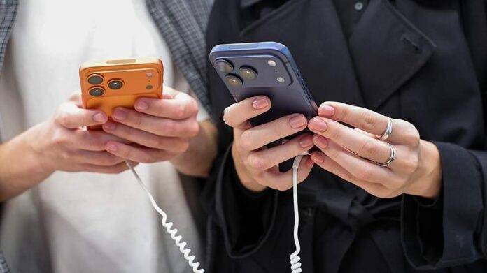    Графика, показывающая растущие социальные и технологические границы, создаваемые стратегией Apple 2026 года novostix