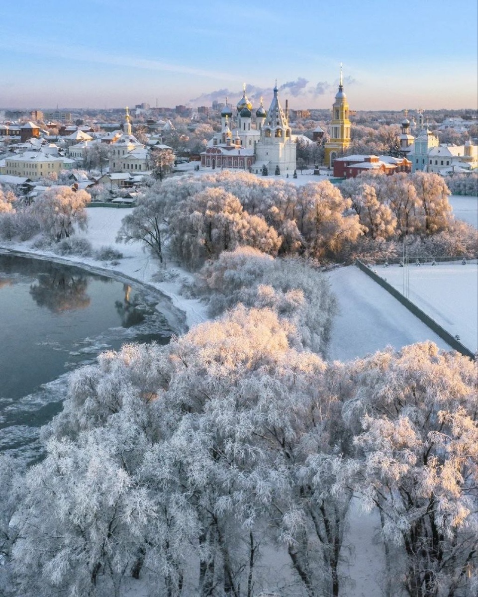 Семён любил Питер, но менять Москву на него было по крайней мере глупо. 