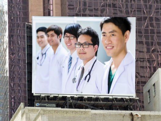 Южная Корея от таких правил удавилась бы, там везде реклама пластики