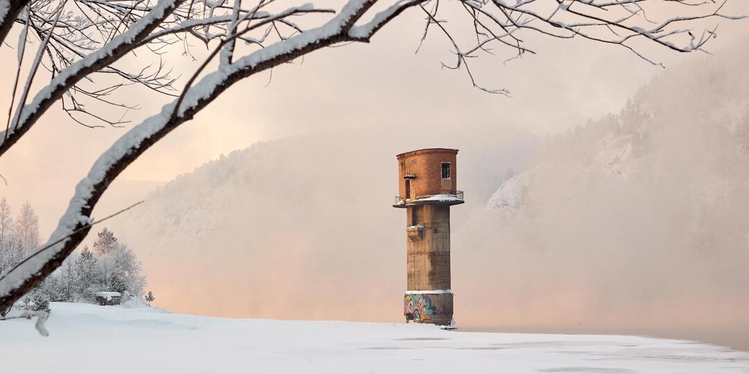 Башня на берегу Енисея в Дивногорске