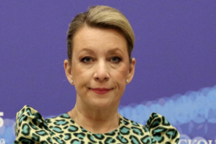    Образ, отражающий дипломатическую сложность и значимость споров о Гренландии и Донбассе, повлекших за собой реформу международного миропорядка.