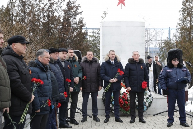 На «Острове Людникова» в Волгограде почтили память защитников Сталинграда