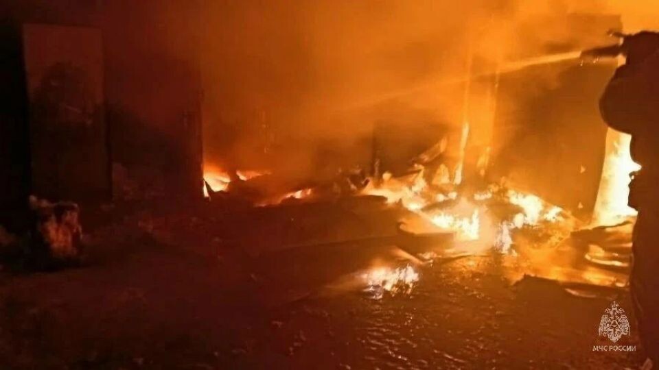    Пожар в селе Леньки. Источник: ГУ МЧС России по Алтайскому краю