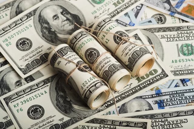    Сколько стоят доллар, евро и юань 31 января, 1 и 2 февраля?