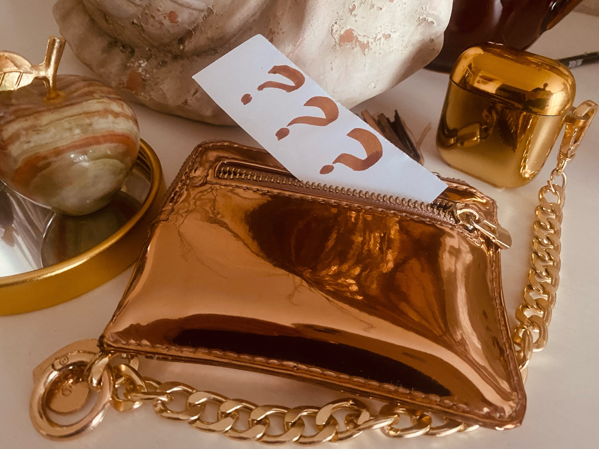 С любовью к каждому ,Наташа Эльберг- более 25 лет непрерывно практикующий энергопсихолог, кризисный психолог, синестет, автор книг-бестселлеров , автор методики ментальной трансформации и коррекции любых жизненных ситуаций с помощью специальных энергетических практик. Автор - мастер энергетического таро
