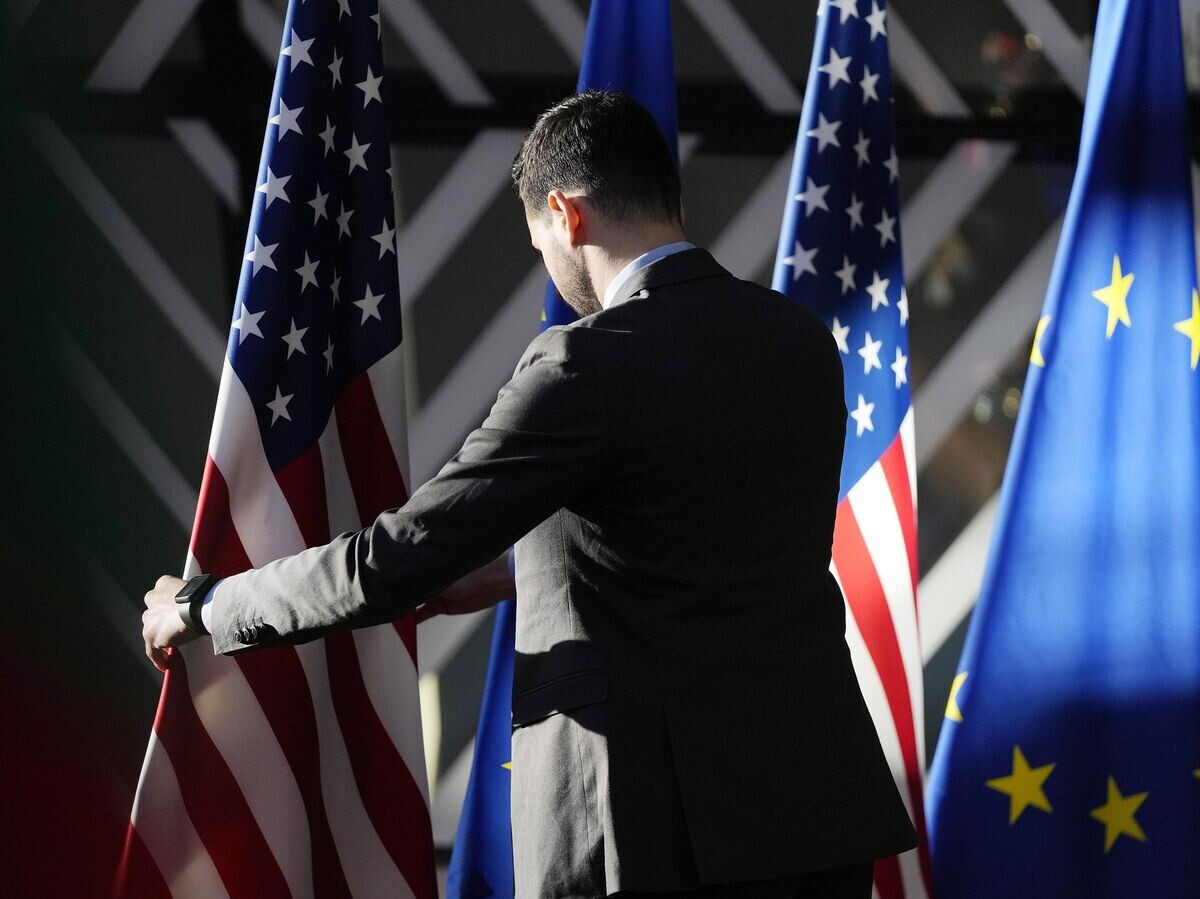   Флаги США и ЕС© AP Photo / Virginia Mayo