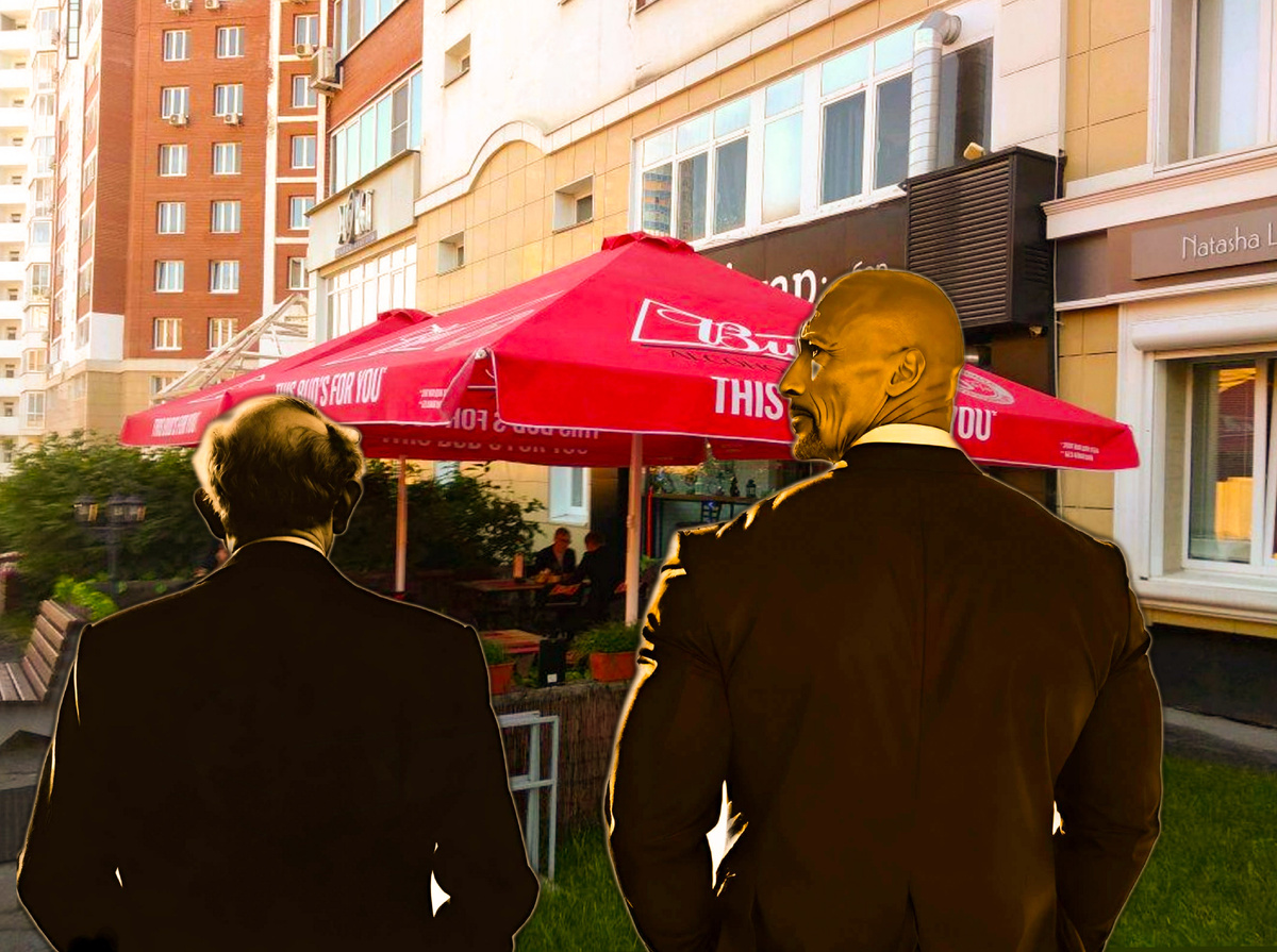 Город Екатеринбург, угол улиц Радищева и Сакко и Ванцетти, июль 2019 года