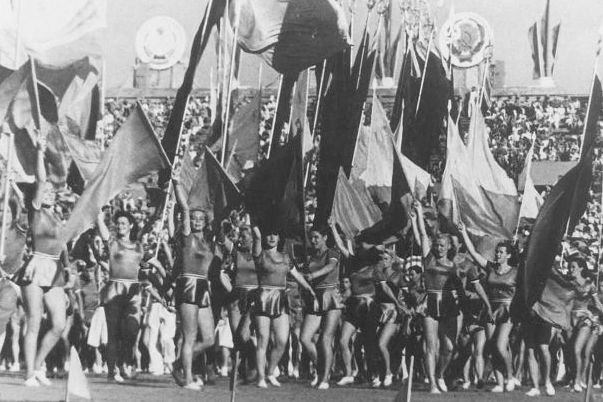    Выступление делегации института Лесгафта на физкультурном параде. 1946 / Музей Москвы