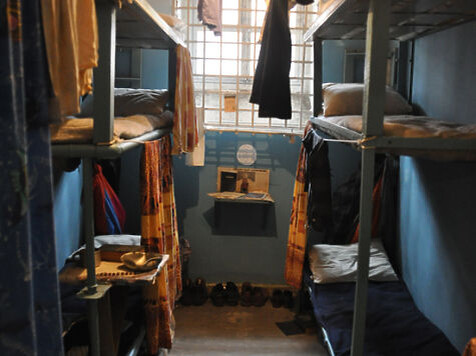 Камера в три яруса... Хата!