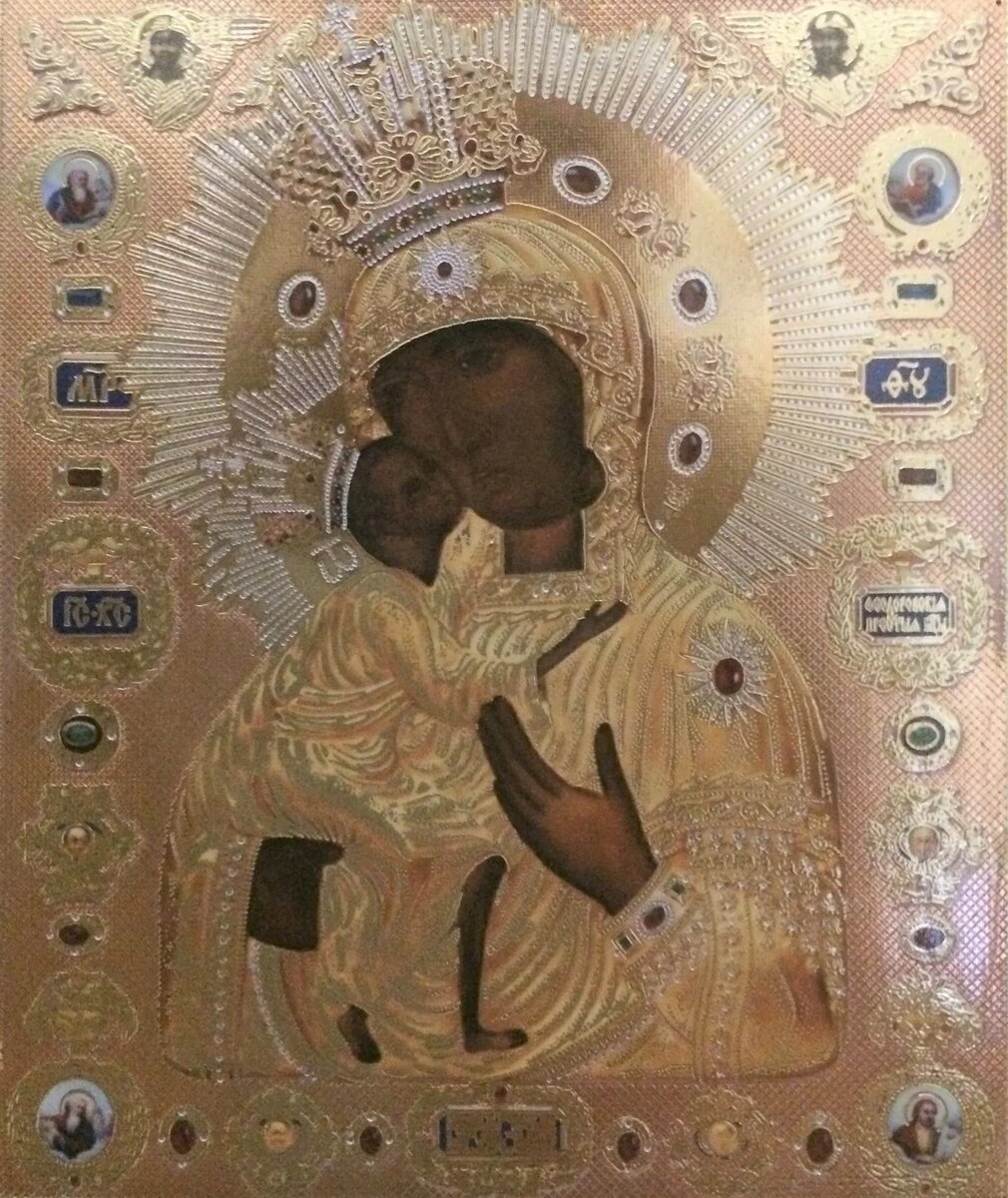 Этой иконой, семейной святыней Романовых, благословили на царство Михаила Фёдоровича.