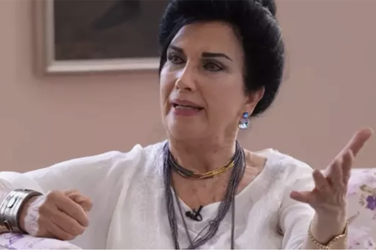    Зеррин Арбаш свою кинокарьеру начала в 1964 году, в 1965 году стала «Мисс Турция».   
Фото: скриншот из видео