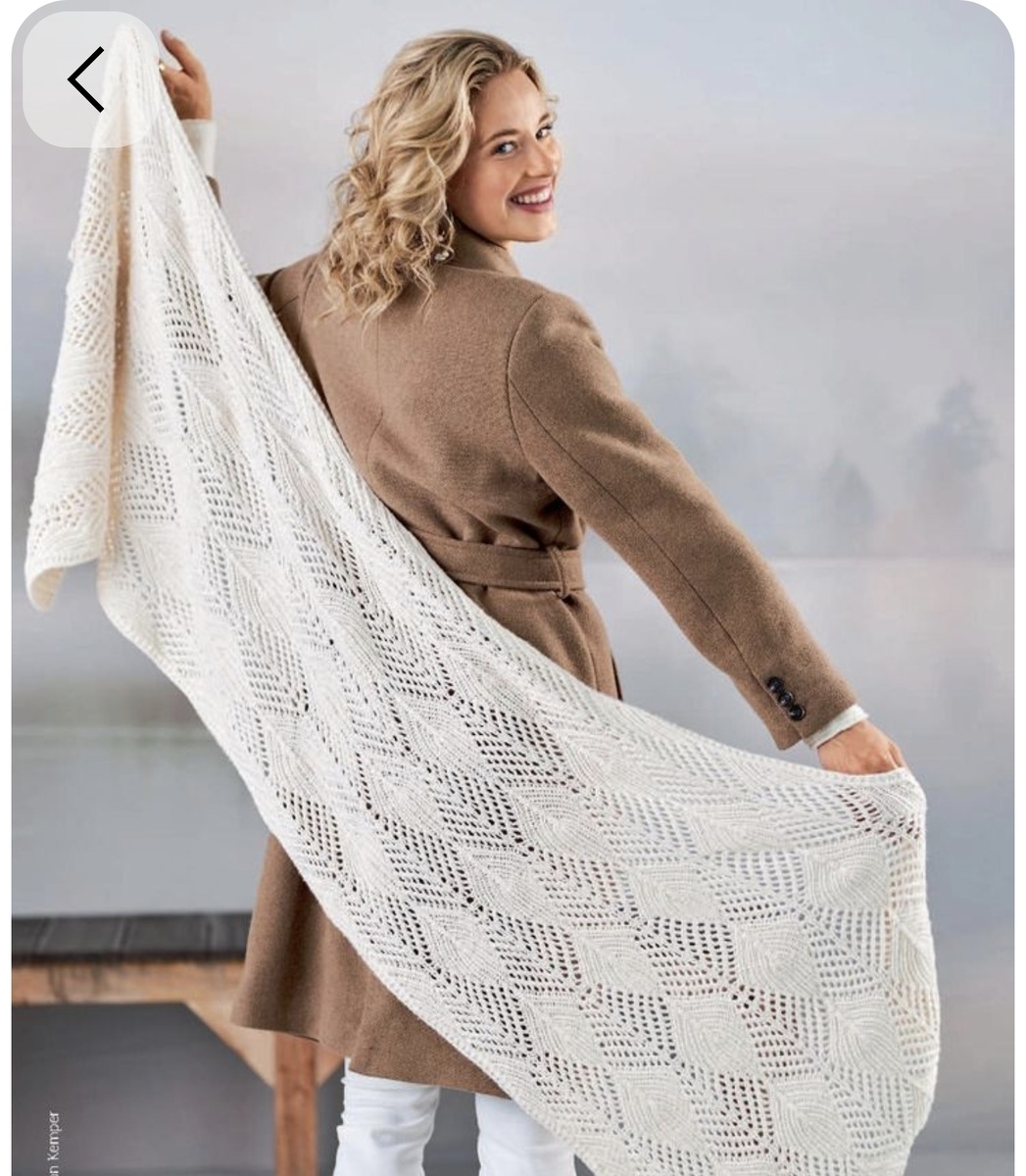 Белый, чудо как хорош. Белый должен быть у каждого. 