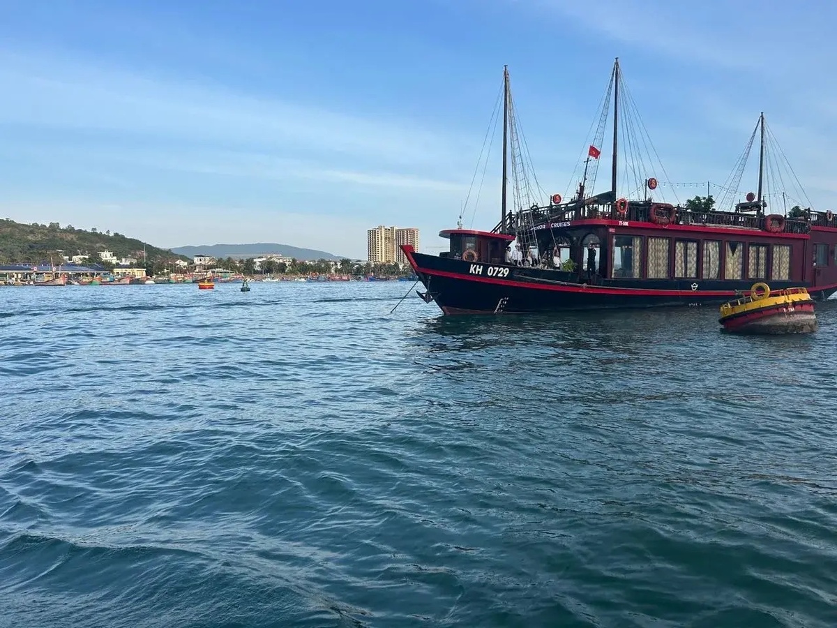 «Императорский» корабль готов к вечернему круизу в мир мечты 