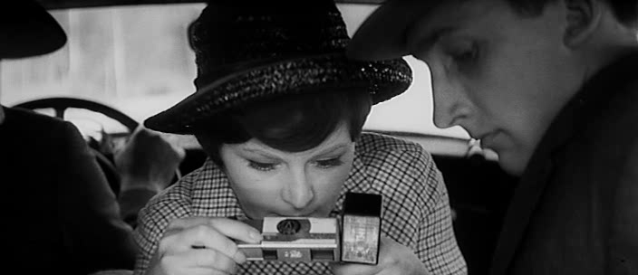 Нина уже в машине