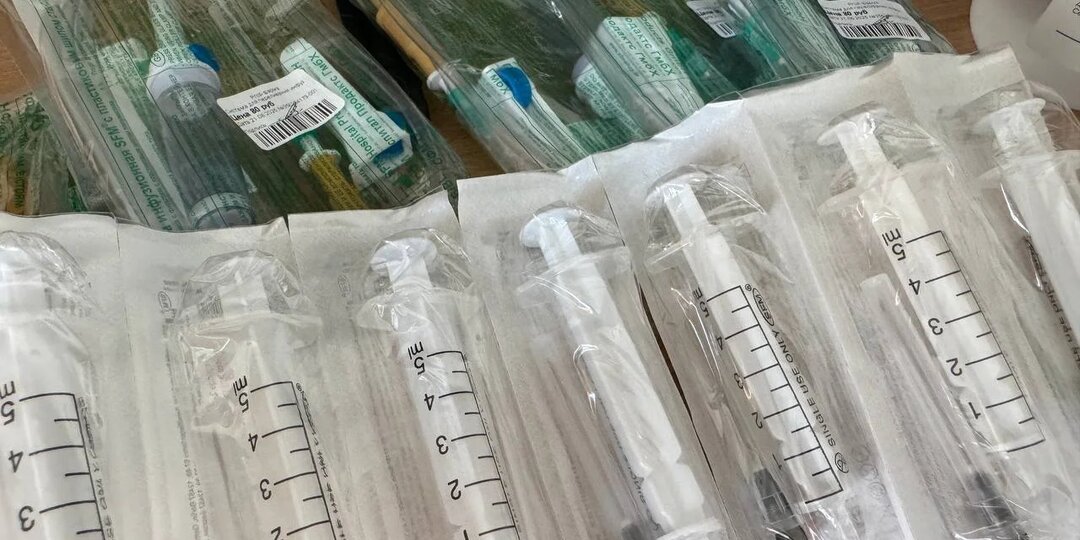 Пять прививок, способных продлить жизнь пожилым россиянам, назвал академик РАН Рогачев