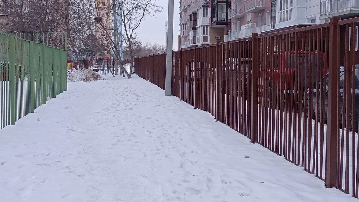    Узнали, можно ли ограждать многоквартирный дом забором   gorod55.ru