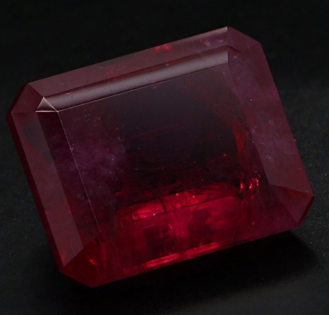 Красный берилл (биксбит), 1.50 ct, горы Ва-Ва, шт. Юта, США 
 
