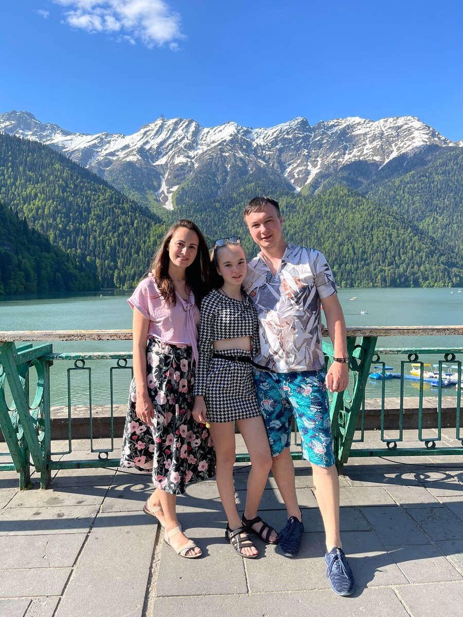 Фото с семьей на озере Рица, Абхазия 2022г