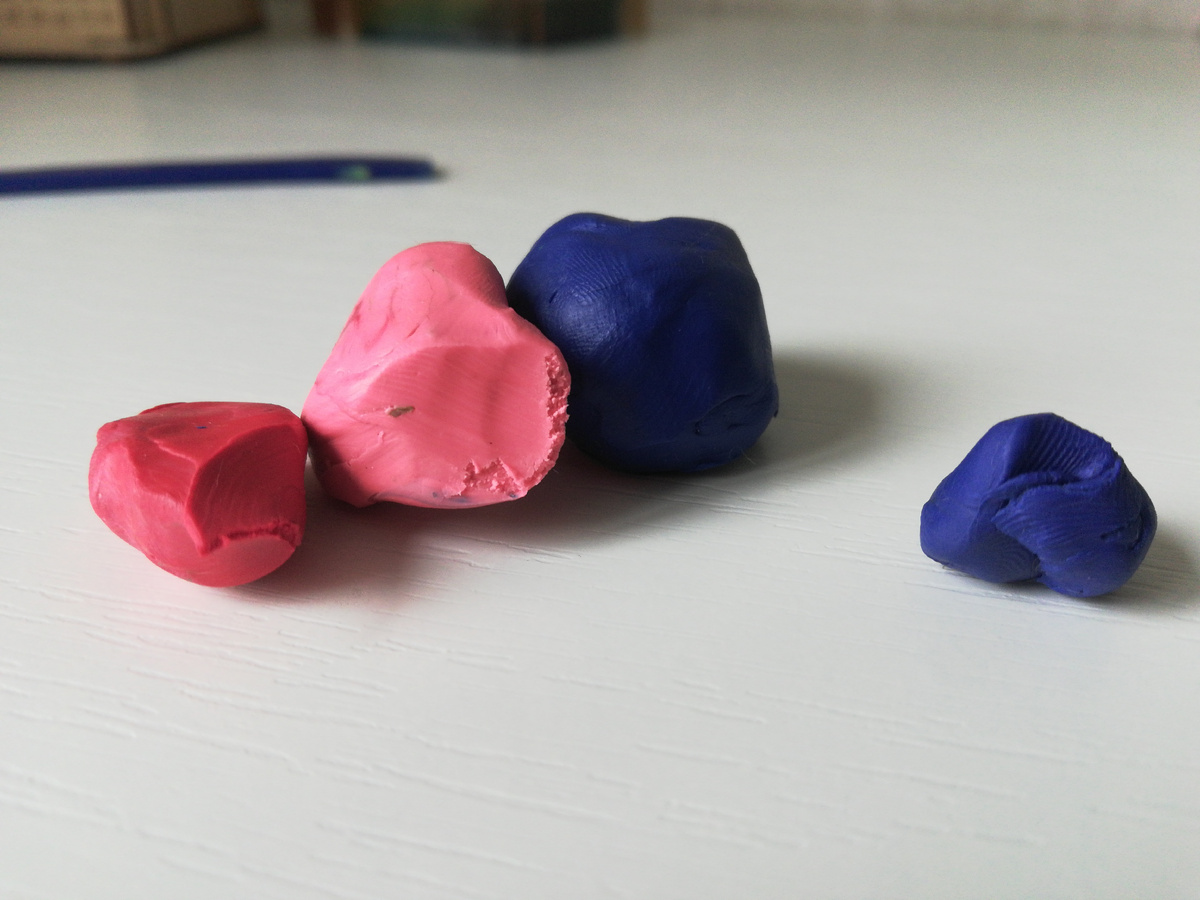 Потом я начала лепить голову, потом тело, шею, хвост,руки, и ноги.