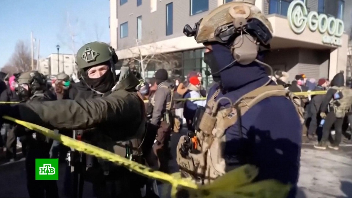    Республиканцы обеспокоены    из-за    отношения американцев к рейдам против нелегалов