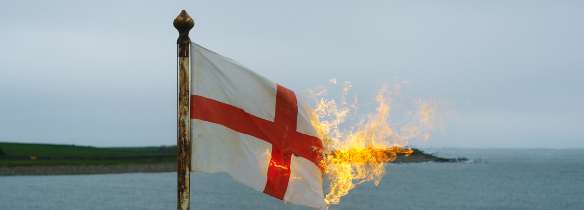 Кадр из фильма. Похоже, что вирус ярости и глупости оккупировал невеликоБританию уже давно, причём без всякого Дэнни Бойла