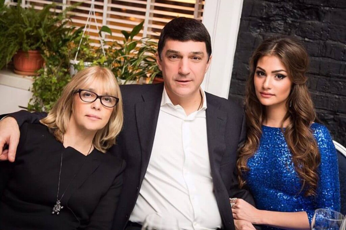 Анастасия Шубская с родителями.