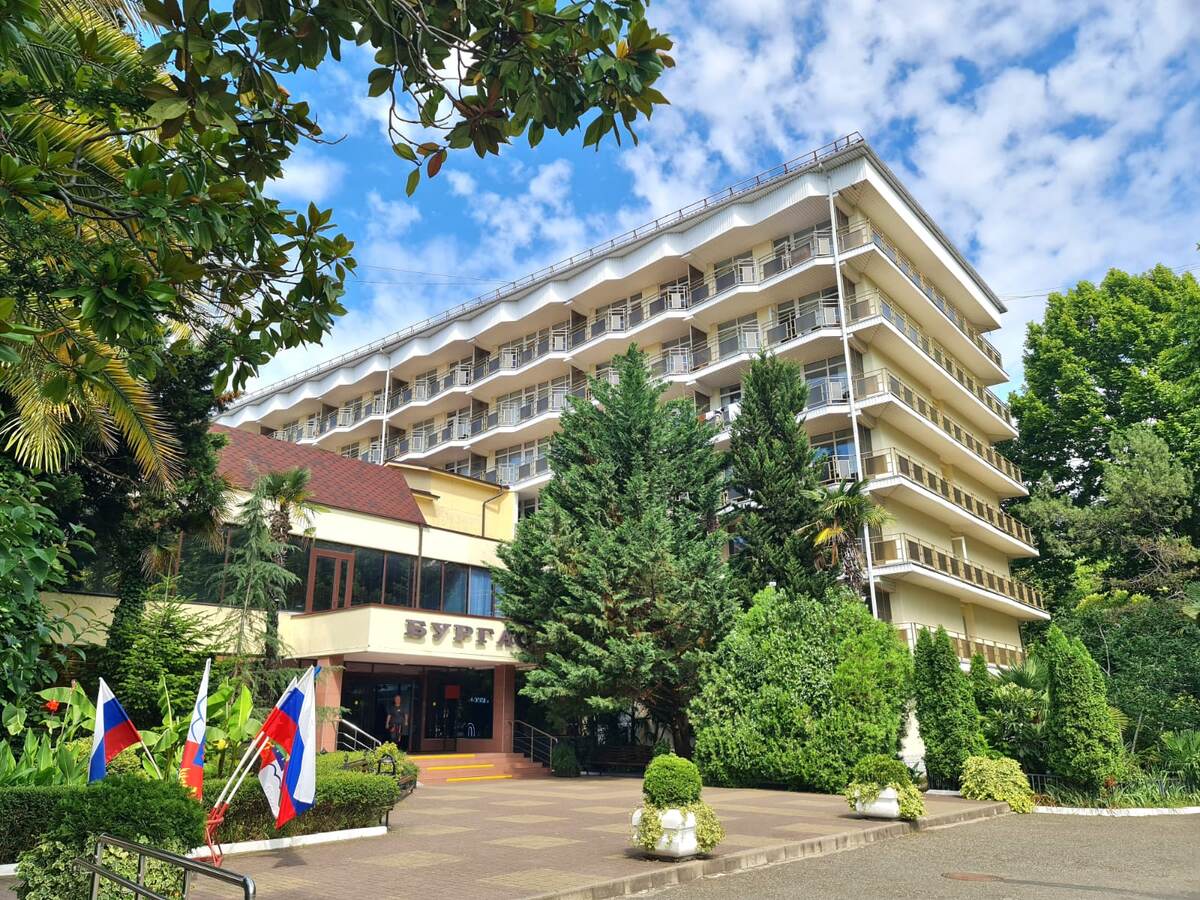 На фото - пансионат "Бургас", курорт Сочи, первая линия от моря...