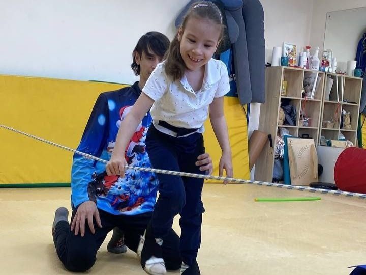 Подопечная БФ БлаговДар Суставова Мария. ДЦП. Курс благотворительных занятий по адаптивной физической культуре.