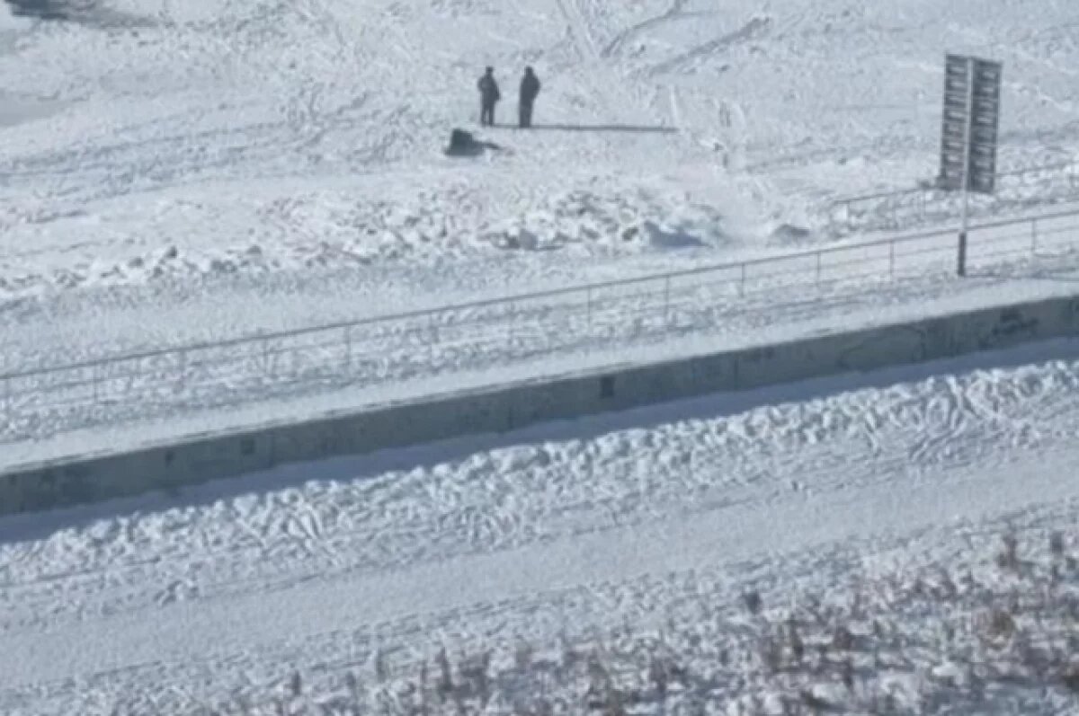    Ребёнок в Хабаровске провалился под лёд у «Ерофей Арены»