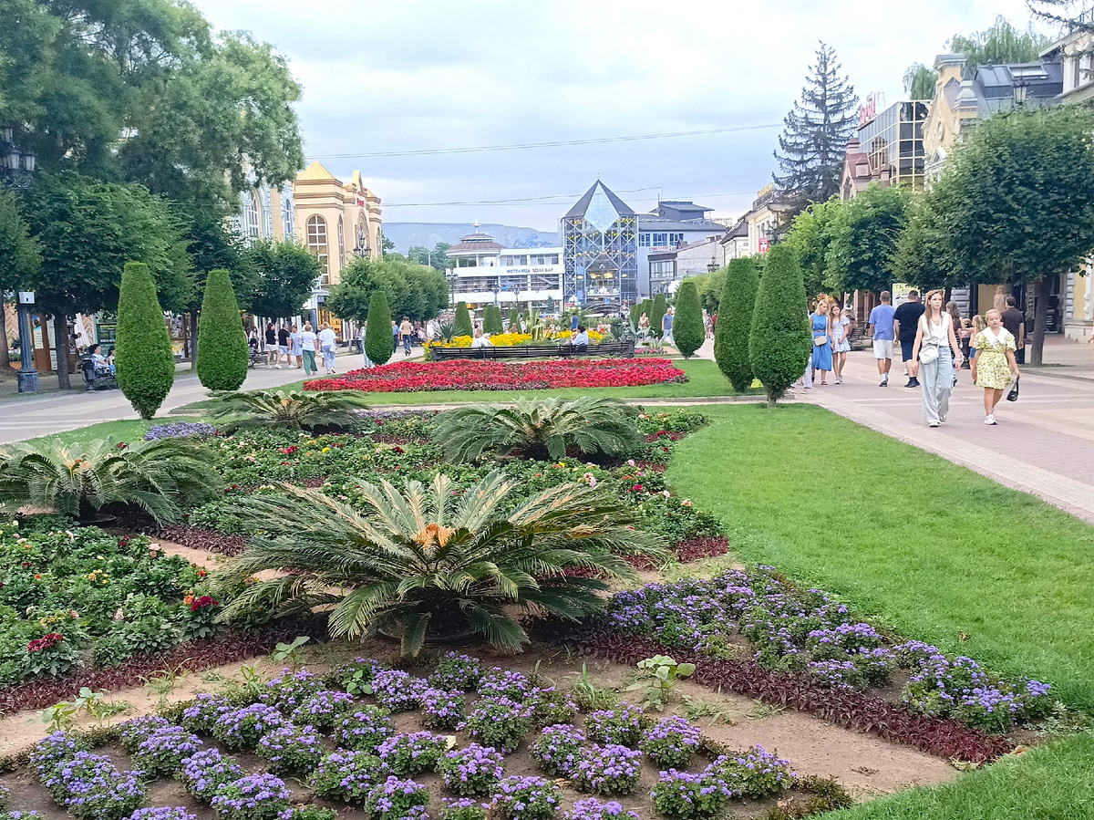 Курортный бульвар летом. Фото автора