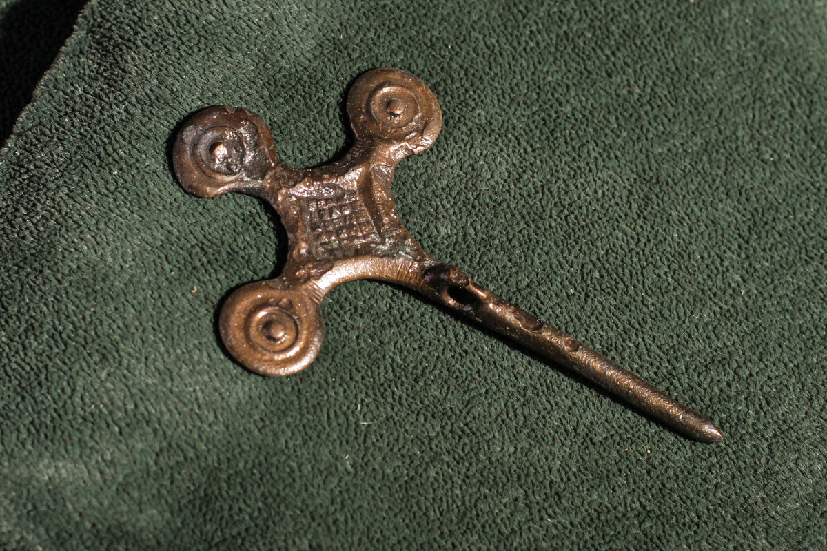 Булавка бронзовая крестовидная IX-X вв.