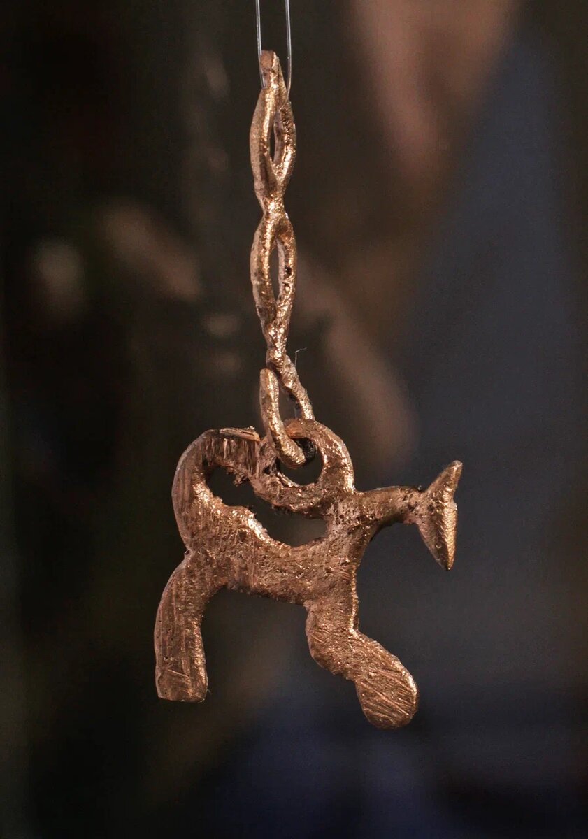 Зооморфная подвеска-конек XII-XIV вв.