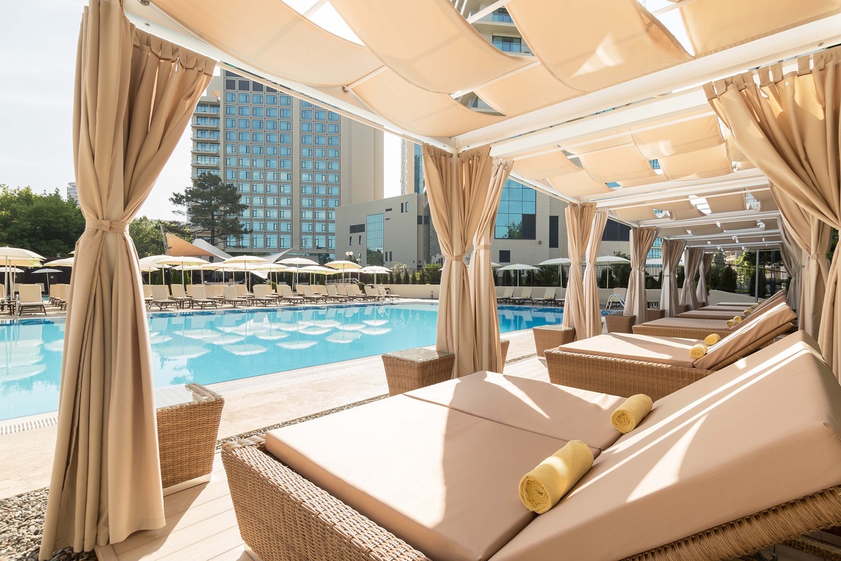 хороший отель в центре Сочи с открытым бассейном - идеально для отдыха!