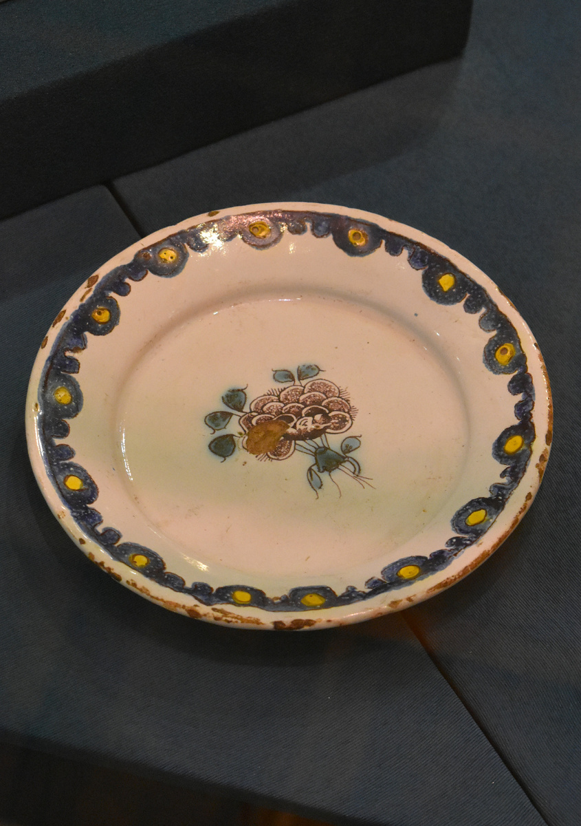  Тарелка. Майолика. Гжель. XVIII в. Майолика. Роспись. ЕИХМ. Фото автора