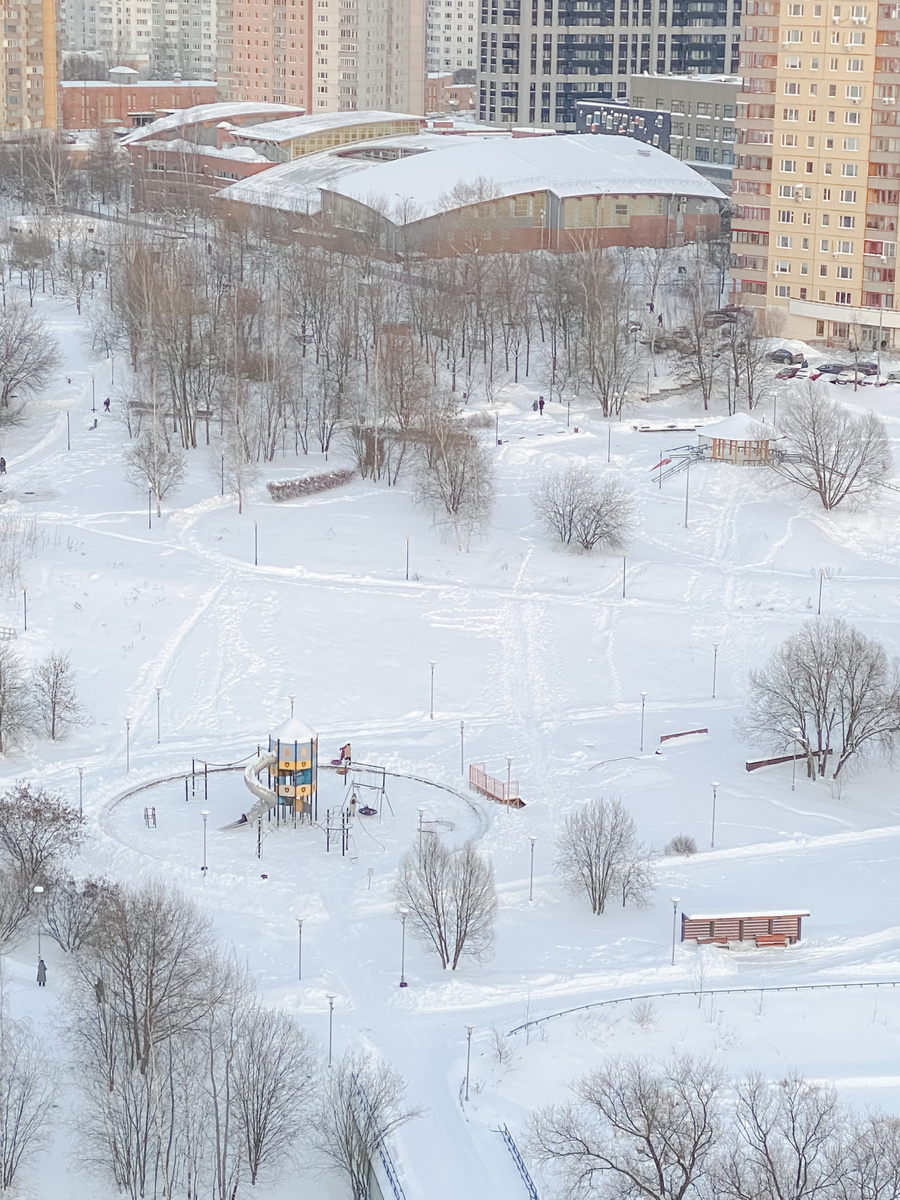в парке ни души 