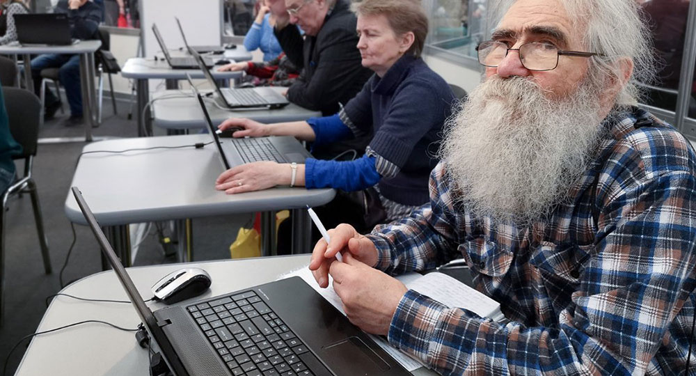 Как предпенсионеру работу найти?