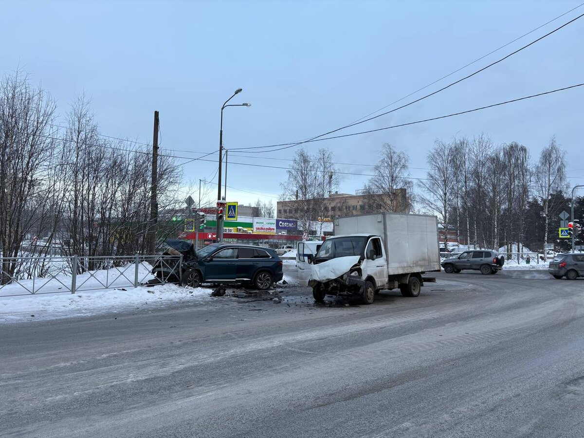    Два человека госпитализированы после ДТП в Медвежьегорскеhttps://vk.com/gibddkareliya