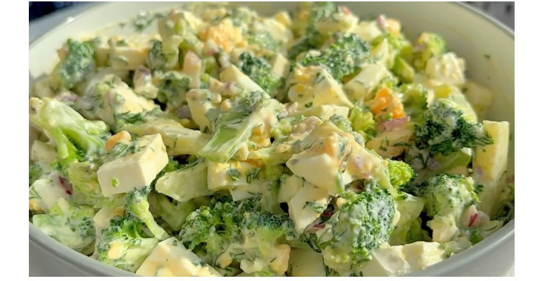 САЛАТ С БРОККОЛИ.