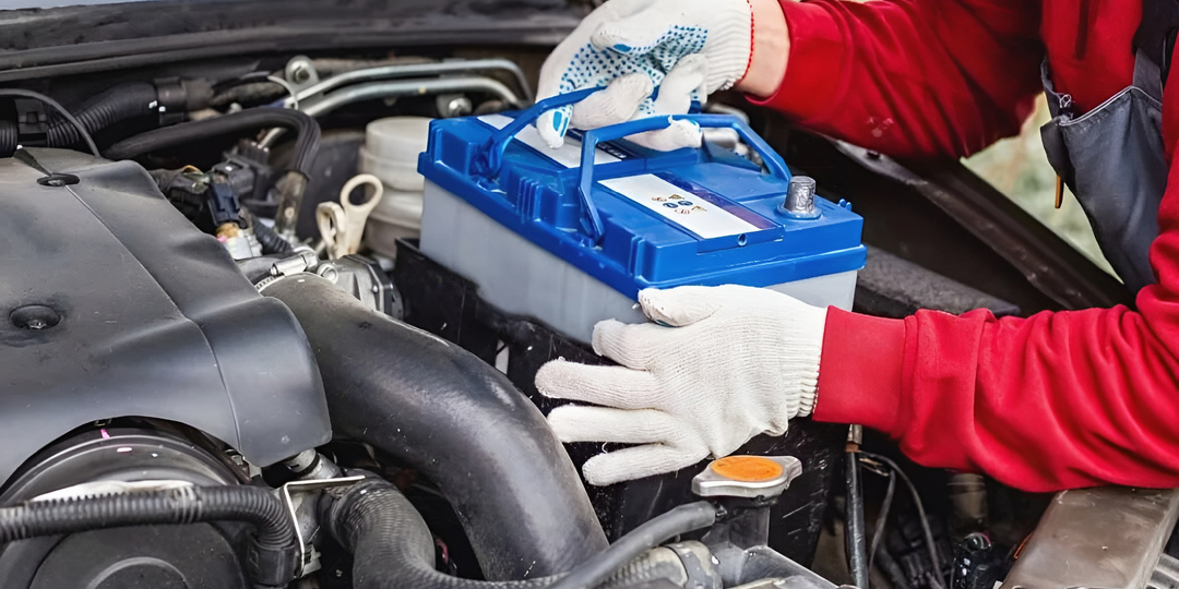 Водители со стажем добавляют 2-3 года жизни аккумулятору. Вот их 4 простых правила