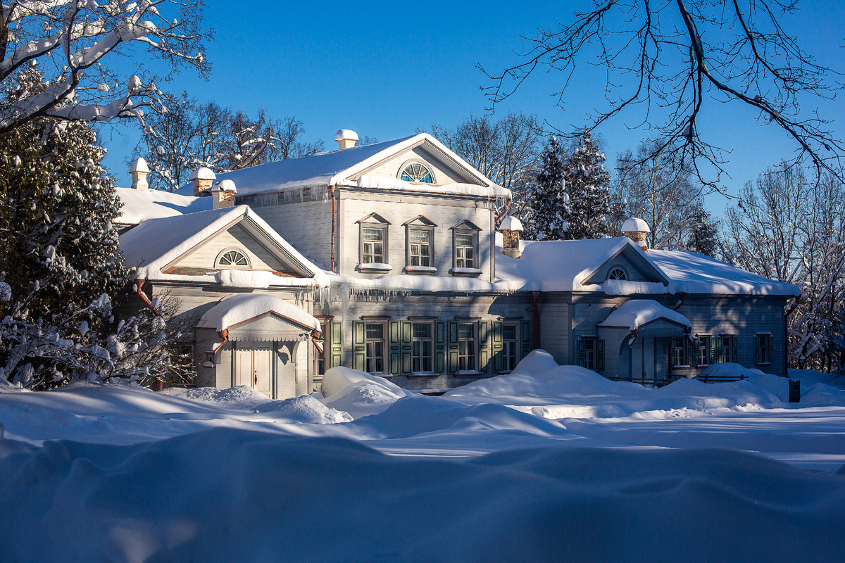 Государственный историко-художественный и литературный музей-заповедник Абрамцево. Главный усадебный дом. Сергиево-Посадский городской округ, Московская область. Фото автора статьи 