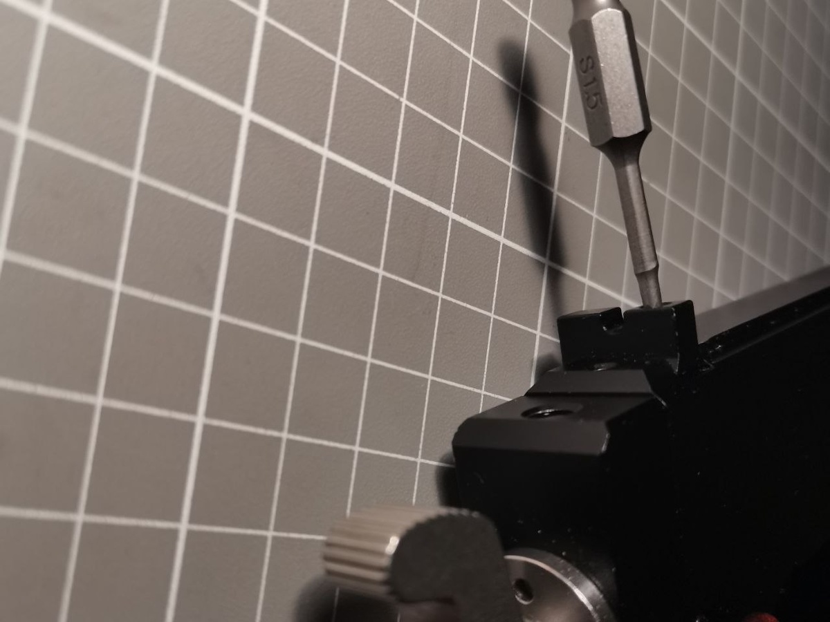 Откручиваем нерегулируемый целик 