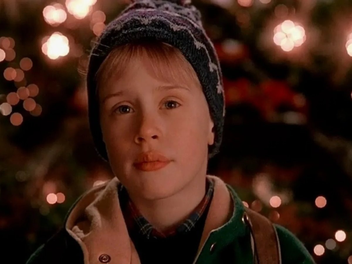    Маколей Калкин снялся в фильме в возрасте девяти лет