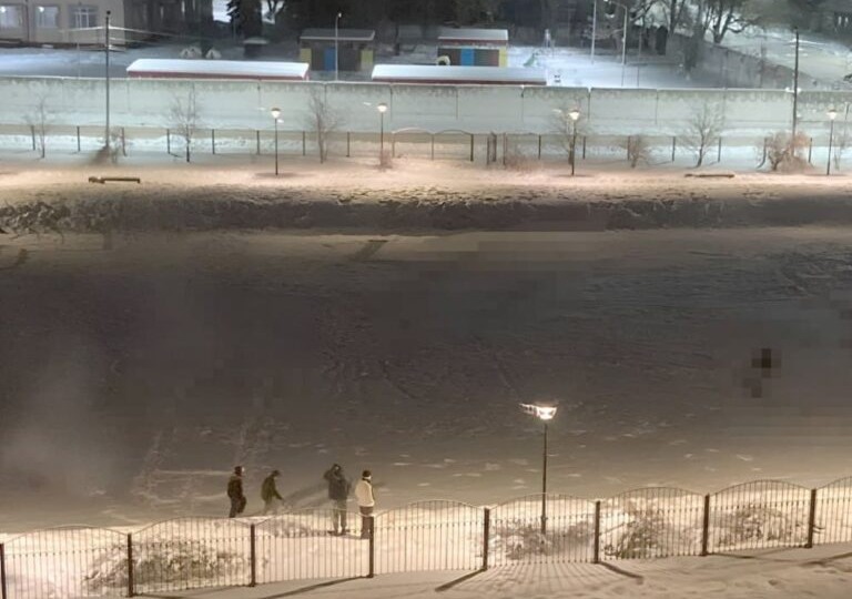 В центре Клинцов намалевали на катке запрещённое, похабное и большое
