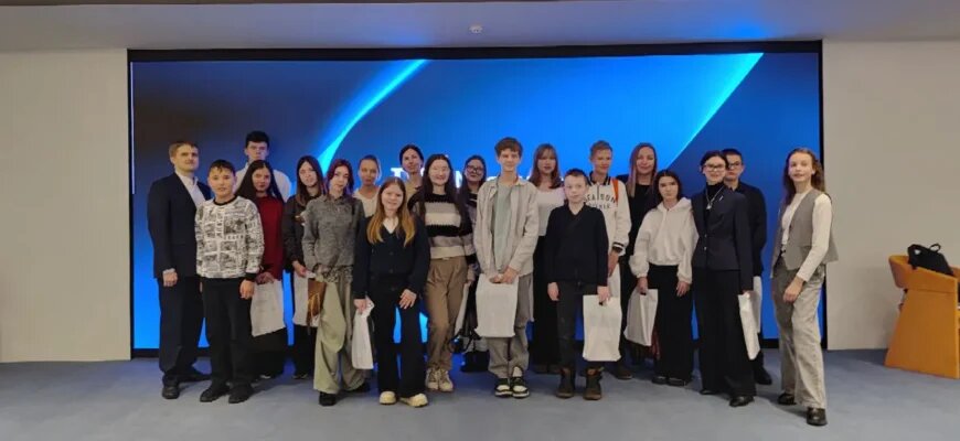    Домжуровцы на экскурсии в редакции "Российской газеты" Дарья Петровская