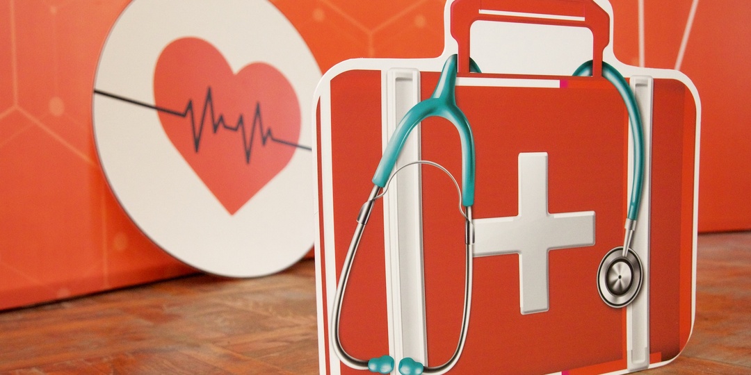 В Ростове госпитализировали женщину, после того как ей на голову упала сосулька